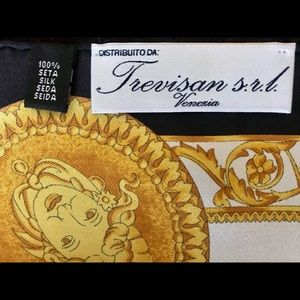 Elegant 💯% Silk Scarf purchased one Venice, Italy